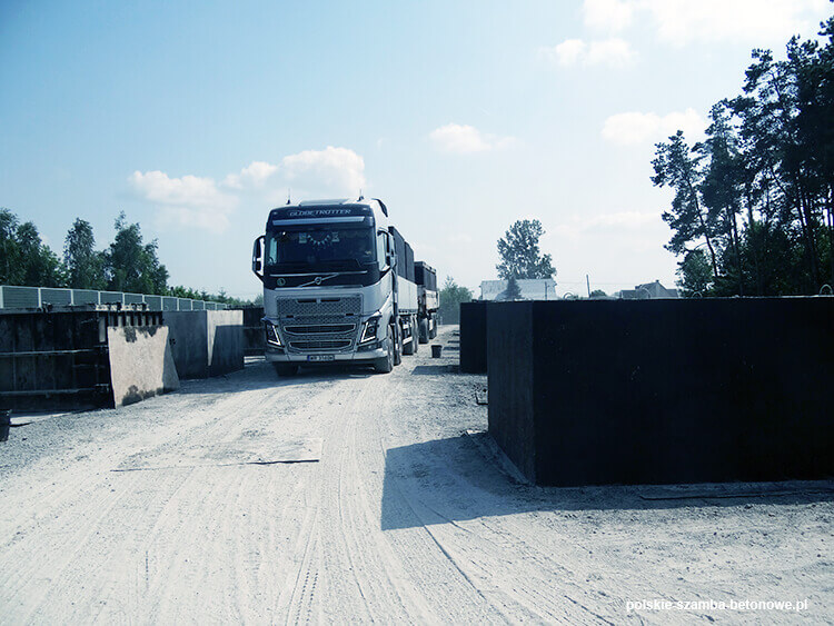 Transport szamb betonowych  w Bobolicach
